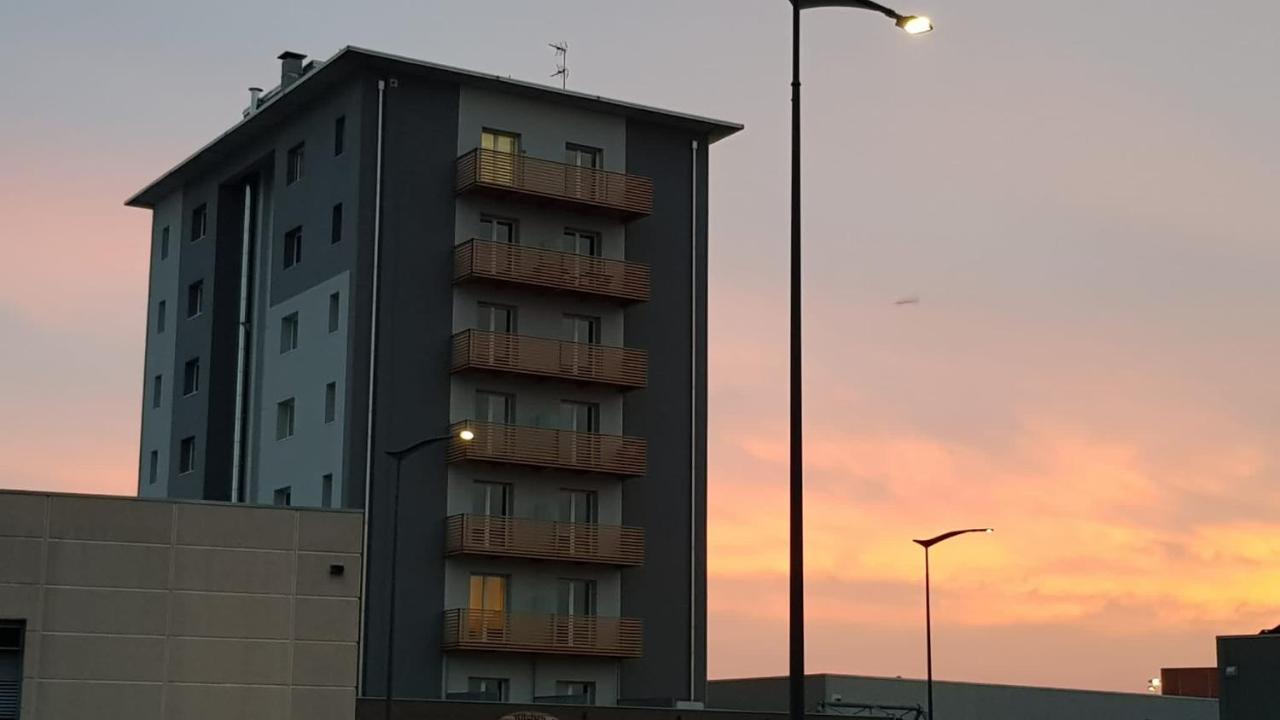 Condominio La Torre 2 Galliate Екстериор снимка